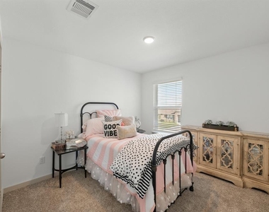 7214 Sunset Creek Drive - Photo Thumbnail 10