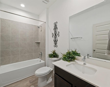 7214 Sunset Creek Drive - Photo Thumbnail 12