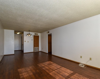 5252 Twin City Highway - Photo Thumbnail 3