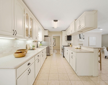 2811 Quincannon Lane - Photo Thumbnail 10
