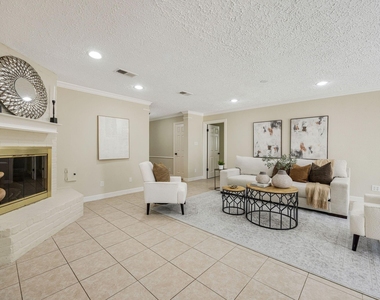 2811 Quincannon Lane - Photo Thumbnail 5