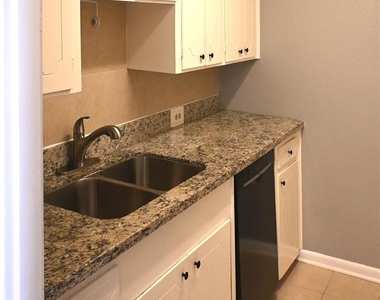 2101 Fountain View Drive - Photo Thumbnail 6