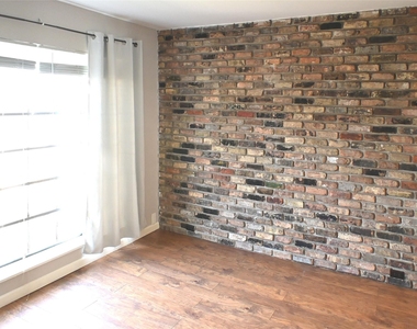 2101 Fountain View Drive - Photo Thumbnail 3