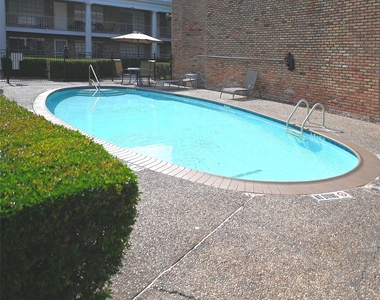 2101 Fountain View Drive - Photo Thumbnail 15