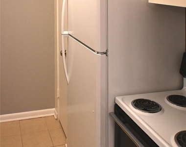 2101 Fountain View Drive - Photo Thumbnail 7