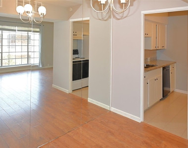 2101 Fountain View Drive - Photo Thumbnail 5