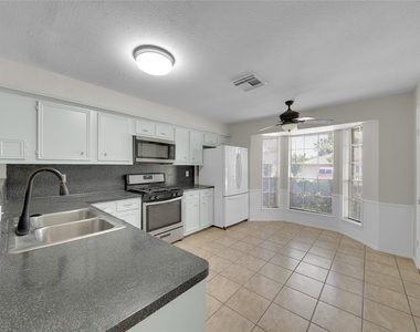 29007 Sedgefield Street - Photo Thumbnail 4