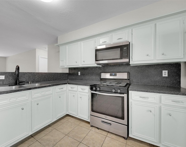 29007 Sedgefield Street - Photo Thumbnail 6