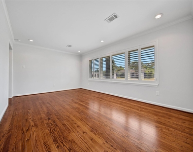 6318 Woodbrook Lane - Photo Thumbnail 5