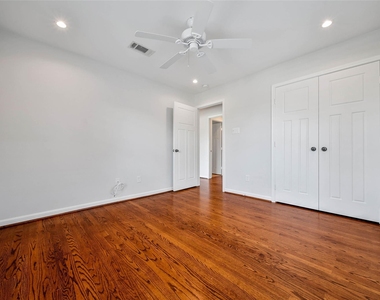 6318 Woodbrook Lane - Photo Thumbnail 23