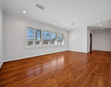 6318 Woodbrook Lane - Photo Thumbnail 7