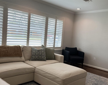 6318 Woodbrook Lane - Photo Thumbnail 8