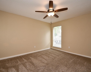 306 Priscilla Court - Photo Thumbnail 5