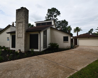306 Priscilla Court - Photo Thumbnail 2