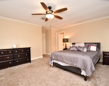 306 Priscilla Court - Photo Thumbnail 10