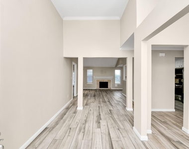 2628 Cliffdale Street - Photo Thumbnail 6