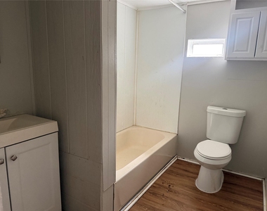 914 Queenswood - Photo Thumbnail 5
