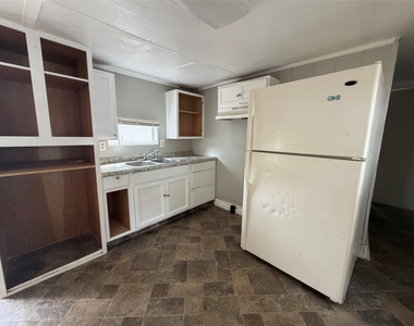 914 Queenswood - Photo Thumbnail 3