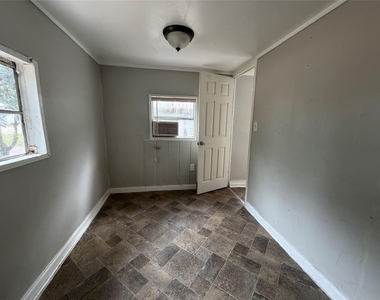 914 Queenswood - Photo Thumbnail 4