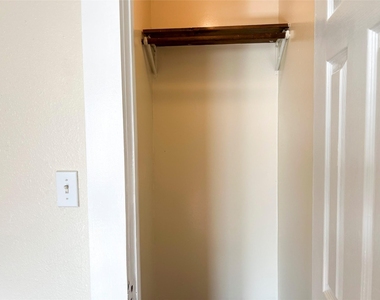 617 12th Street - Photo Thumbnail 5