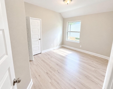 120 Wake Valley Court - Photo Thumbnail 9