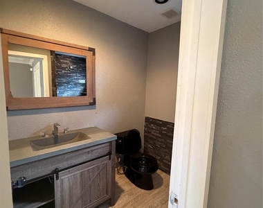 3209 Alabama St - Photo Thumbnail 9