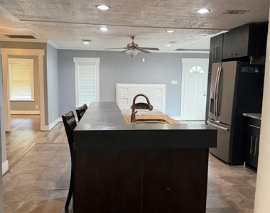 3209 Alabama St - Photo Thumbnail 10