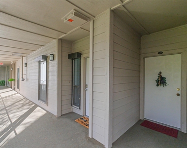 351 Lakeside Lane - Photo Thumbnail 6