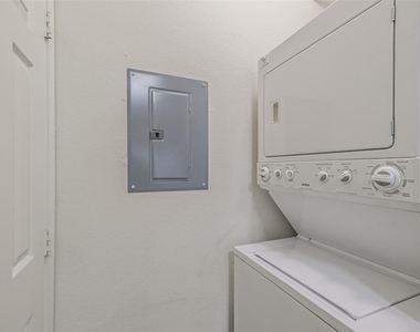 351 Lakeside Lane - Photo Thumbnail 23