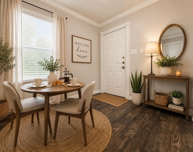 218 W 15th Street - Photo Thumbnail 4
