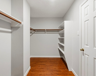 5815 Red River Drive - Photo Thumbnail 15