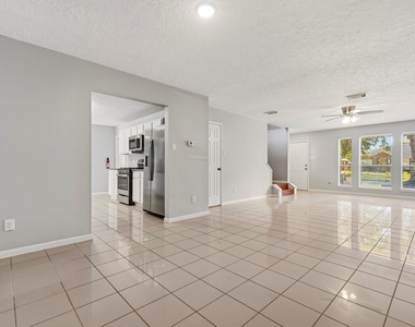 5815 Red River Drive - Photo Thumbnail 4
