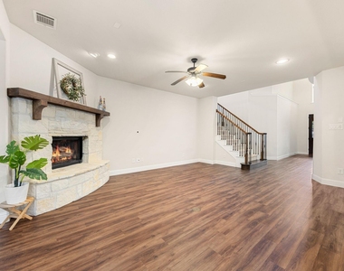 5315 Jackson Park Lane - Photo Thumbnail 6