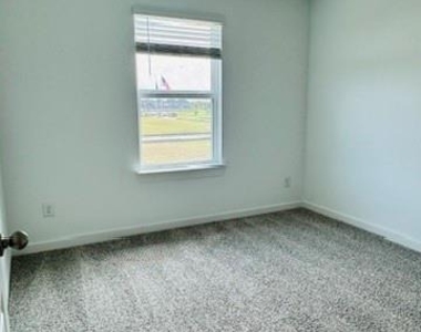 3511 Blackbird Ln - Photo Thumbnail 5