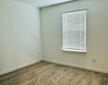 3511 Blackbird Ln - Photo Thumbnail 8