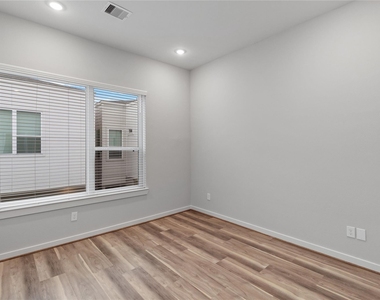 602 Thornton Road - Photo Thumbnail 10