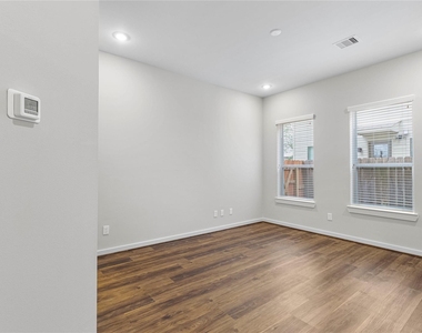 602 Thornton Road - Photo Thumbnail 2