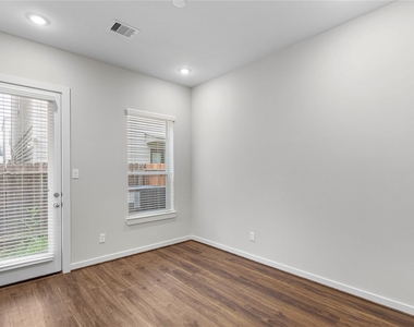 602 Thornton Road - Photo Thumbnail 4