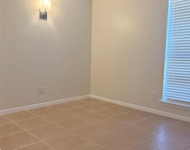 10106 Antrim Lane - Photo Thumbnail 7