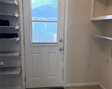 10106 Antrim Lane - Photo Thumbnail 5