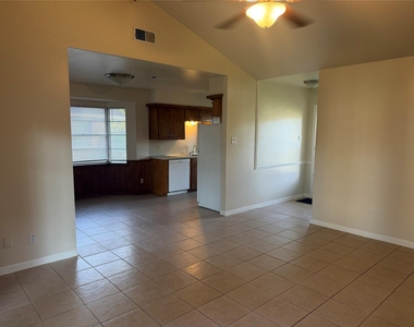 10106 Antrim Lane - Photo Thumbnail 2