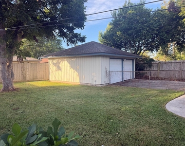 10106 Antrim Lane - Photo Thumbnail 15