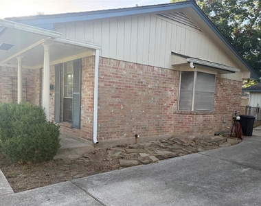 10106 Antrim Lane - Photo Thumbnail 1