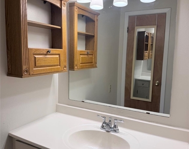 10106 Antrim Lane - Photo Thumbnail 8