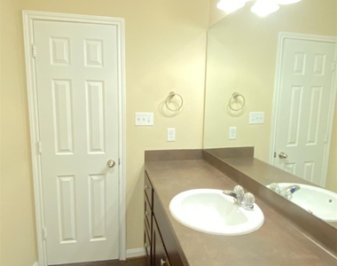 618 Shady Lake Drive - Photo Thumbnail 6