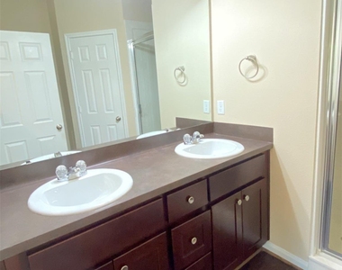 618 Shady Lake Drive - Photo Thumbnail 5
