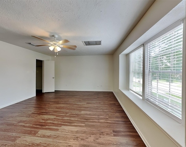 9220 Mahan Drive - Photo Thumbnail 12