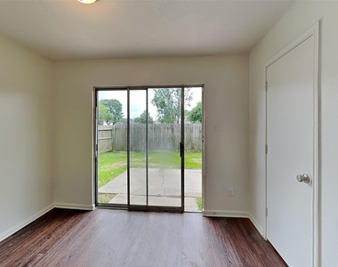 9220 Mahan Drive - Photo Thumbnail 2