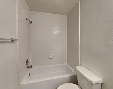 9220 Mahan Drive - Photo Thumbnail 15
