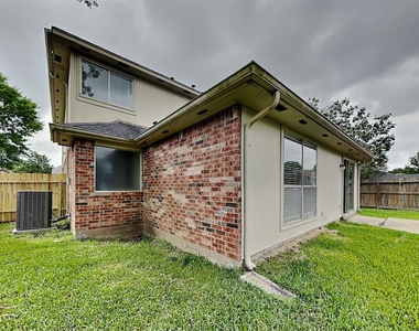 9220 Mahan Drive - Photo Thumbnail 17